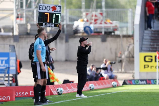 Rot Weiss Essen vs. FC Viktoria Cologne, Soccer, 3rd Division, Matchday 4, 2026–2027 Season, September 5, 2026, Marian Wilhelm, Viktoria Cologne, spoke with the team Rot-Weiss Essen vs. FC Viktoria Cologne, Soccer, 3rd Division, Matchday 4, 2026–2027 Season, September 5, 2026, Essen Copyright: xEibner-Pressefoto JavadxMohammadx EP_JMR