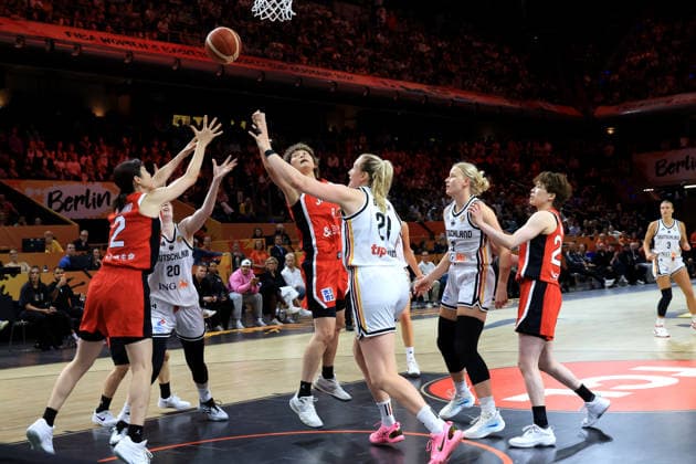 September 5, 2026, GER, Women s Basketball, Women s Basketball World Cup, 2026, Match Day 1, Germany vs. Japan Frieda Buehner (Germany) 20, Marie Guelich (Germany) 21, Stephanie Mawuli (Japan) 3, Norika Konno (Japan) 3 Berlin Max Schmeling Halle Berlin, Germany Copyright: xNordphotox xEnglerx
