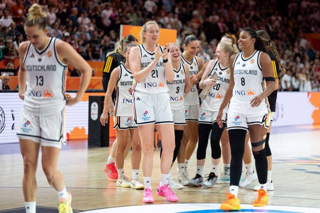 German team celebrates after victory at the end of the game: Marie Guelich (Germany, 21), Emma Eichmeyer (Germany, 09), Clara Bielefeld (Germany, 25), Frieda Buhner (Germany, 20), Nyara Sabally (Germany, 08, GER, Germany vs. Japan, Basketball, 2026 FIBA Women’s World Cup, Group Stage, Matchday 2, September 5, 2026, GER, Germany vs. Japan, Basketball, 2026 FIBA Women’s World Cup, Group Stage, Matchday 2, September 5, 2026, Berlin Copyright: xEibner-Pressefoto MaxxVincenx EP_MVN