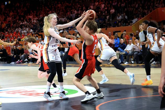 September 5, 2026, GER, Women s Basketball, Women s Basketball World Cup, 2026, Matchday 1, Germany vs. Japan: Frieda Buehner (Germany) 20, Maki Takada (Japan) 8, Max Schmeling Halle, Berlin, Germany Copyright: xNordphotox xEnglerx