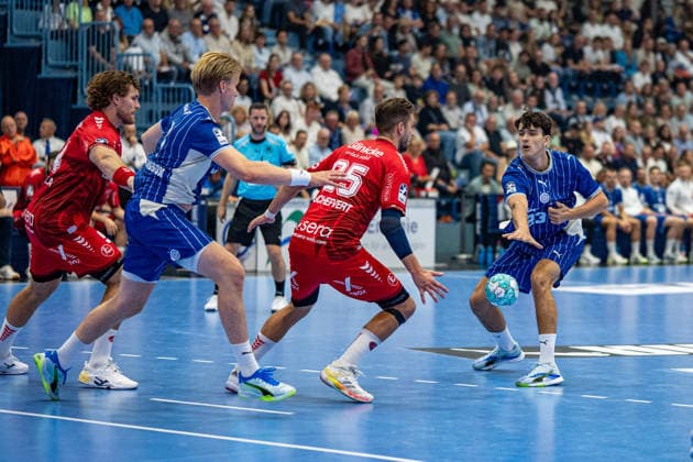 Opel Handball Bundesliga, VfL Gummersbach vs. MT Melsungen, September 5, 2026 Johannes Golla (MT Melsungen) 14, Ellidi Vidarsson (VfL Gummersbach) 4, Olle Forsell Schefvert (MT Melsungen) 25, Nikola Roganovic VfL Gummersbach 23, Opel Handball Bundesliga, VfL Gummersbach vs. MT Melsungen, September 5, 2026 Copyright: xBEAUTIFULxSPORTS Erlhofx