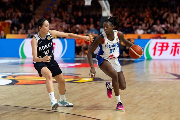 Migna Toure of France, No. 28, dribbling past Yoolim Kang of Korea, No. 10, GER, France vs. Korea, Basketball, 2026 FIBA Women’s World Cup, Group Stage, Matchday 2, September 5, 2026, GER, France vs. Korea, Basketball, 2026 FIBA Women’s World Cup, Group Stage, Matchday 2, September 5, 2026, Berlin Copyright: xEibner-Pressefoto MaxxVincenx EP_MVN