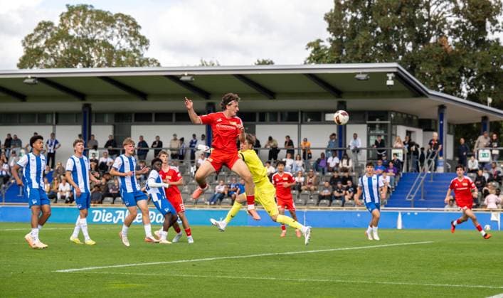 Soccer, A Juniors, 2026–2027 Season, DFB Youth League, Preliminary Round, Group B, Matchday 5, Hertha BSC U19 vs. 1. FC Union Berlin U19, Duje Sliskovic U19, 1. FC Union Berlin scores the goal to make it 2–0 against goalkeeper Luis Greil (U19), Hertha BSC, September 6, 2026, Copyright: xMatthiasxKochx