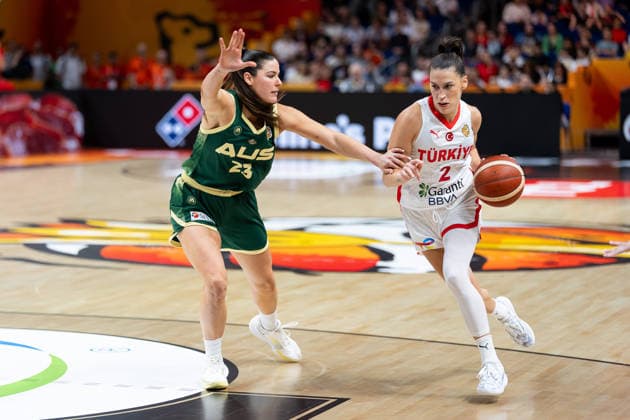 Sevgi Uzun (Turkey), No. 2, dribbling past Alex Fowler (Australia), No. 23, GER, Turkey vs. Australia, Basketball, 2026 FIBA Women’s World Cup, Group Stage, Matchday 2, September 6, 2026, GER, Turkey vs. Australia, Basketball, 2026 FIBA Women’s World Cup, Group Stage, Matchday 2, September 6, 2026, Berlin Copyright: xEibner-Pressefoto MaxxVincenx EP_MVN