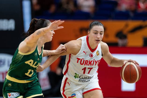 Derin Erdogan (Turkey), No. 17, dribbling against Stephanie Reid (Australia), No. 12, GER, Turkey vs. Australia, Basketball, 2026 FIBA Women’s World Cup, Group Stage, Matchday 2, September 6, 2026, GER, Turkey vs. Australia, basketball, 2026 FIBA Women’s World Cup, group stage, Matchday 2, September 6, 2026, Berlin Copyright: xEibner-Pressefoto MaxxVincenx EP_MVN