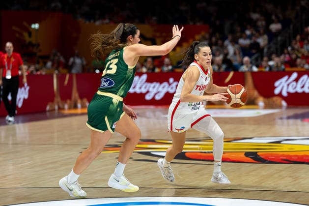 Sevgi Uzun (Turkey), No. 2, dribbling against Ezi Magbegor (Australia), No. 13, GER, Turkey vs. Australia, Basketball, 2026 FIBA Women’s World Cup, Group Stage, Matchday 2, September 6, 2026, GER, Turkey vs. Australia, Basketball, 2026 FIBA Women’s World Cup, Group Stage, Matchday 2, September 6, 2026, Berlin Copyright: xEibner-Pressefoto MaxxVincenx EP_MVN