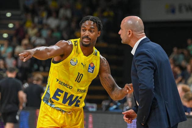 Nate Johnson, EWE Baskets Oldenburg, 10, and Milenko Bogicevic, EWE Baskets Oldenburg, Coach, EWE Baskets Oldenburg vs. Veolia Towers Hamburg, exhibition game, 2026–2027 season, September 6, 2026, EWE Baskets Oldenburg vs. Veolia Towers Hamburg, preseason game, 2026–2027 season, September 6, 2026, Oldenburg Copyright: xEibner-Pressefoto RobertxGertzenx EP_RGN