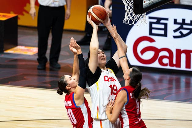 Ziyu Zhang (China), 19, on a layup; Eliska Joklova (Czech Republic), 10; Natalie Stoupalova (Czech Republic), 05; GER; China vs. Czech Republic; basketball; FIBA Women s World Cup 2026; group stage; Matchday 2; September 6, 2026, GER, China vs. Czech Republic, basketball, 2026 FIBA Women’s World Cup, group stage, Matchday 2, September 6, 2026, Berlin Copyright: xEibner-Pressefoto MaxxVincenx EP_MVN