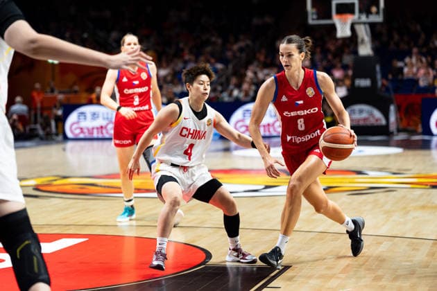 Veronika Vorackova, Czech Republic, No. 8 dribbling; Yuan Li, China, No. 4; GER, China vs. Czech Republic, basketball, 2026 FIBA Women’s World Cup, group stage, Matchday 2, September 6, 2026, GER, China vs. Czech Republic, Basketball, 2026 FIBA Women’s World Cup, Group Stage, Matchday 2, September 6, 2026, Berlin Copyright: xEibner-Pressefoto MaxxVincenx EP_MVN