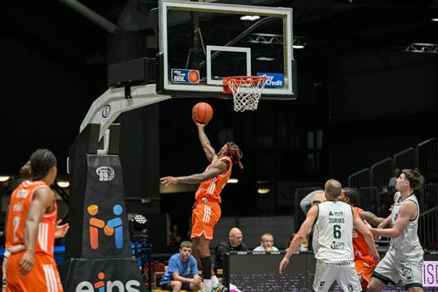 easyCredit Basketball Bundesliga, Exhibition Game, Niners Chemnitz vs. Legia Warsaw, September 6, 2026, starting at 3:00 p.m., Chemnitz, Chemnitz Arena. Pictured: 24 Cobe Williams, 06 Kristers Zoriks easyCredit Basketball Bundesliga, Exhibition Game, Niners Chemnitz vs. Legia Warsaw, Chemnitz, Saxony, Germany Copyright: xEHLxMedia MichelxKöhlerx 20260609-Niners-Chemnitz-Legia-Warschau_025