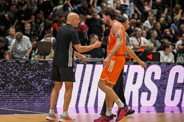 easyCredit Basketball Bundesliga, Exhibition Game, Niners Chemnitz vs. Legia Warsaw, September 6, 2026, starting at 3:00 p.m., Chemnitz, Chemnitz Arena. Pictured: Head Coach Rodrigo Pastore, 25 Ben Burnham easyCredit Basketball Bundesliga, Exhibition Game, Niners Chemnitz vs. Legia Warsaw, Chemnitz, Saxony, Germany Copyright: xEHLxMedia MichelxKöhlerx 20260609-Niners-Chemnitz-Legia-Warschau_035