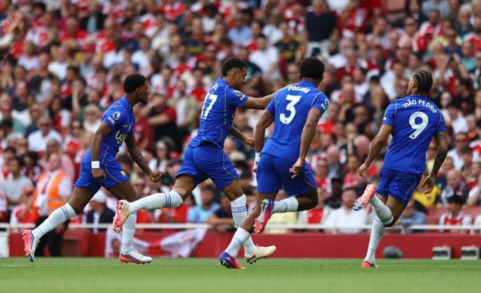Morgan Rogers of Chelsea celebrates scoring the opening goal with team-mates Arsenal v Chelsea, Premier League, Football, Football, Emirates Stadium, London, UK - 06 Sep 2026London Emirates Stadium United Kingdom EDITORIAL USE ONLY No use with unauthorised audio, video, data, fixture lists, club league logos or live services. Online in-match use limited to 120 images, no video emulation. No use in betting, games or single club league player publications. Copyright: xMichaelxZemanek Shutterstockx 17135040j