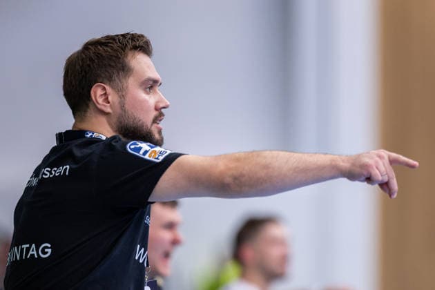 Kenji Hoevel s TuSEM Essen; coach gesturing; GER, GWD Minden vs. TuSEM Essen; handball; 2nd Bundesliga; Matchday 2; 2026–2027 season; September 6, 2026, GER, GWD Minden vs. TuSEM Essen, handball, 2. Bundesliga, Matchday 2, 2026–2027 season, September 6, 2026, Minden Copyright: xEibner-Pressefoto JanxRollingerx EP_JSK