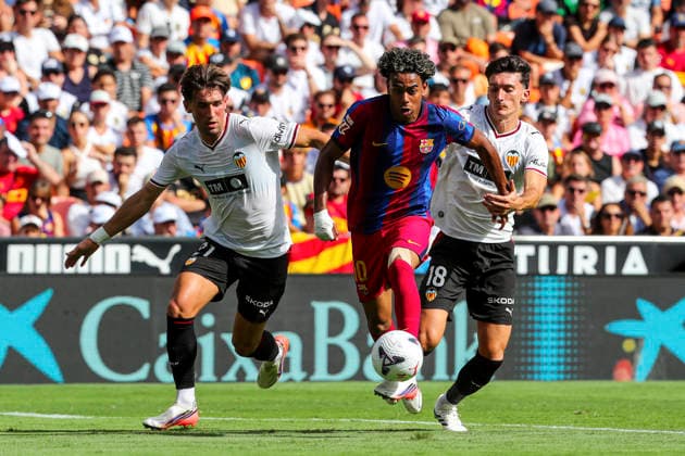September 6, 2026, Valencia, Valencia, SPAIN: Lamine Yamal of FC Barcelona, Barca in action during the Spanish league, LaLiga EA Sports, football match played between Valencia CF and FC Barcelona at Mestalla stadium on September 6, 2026, in Valencia, Spain. Valencia SPAIN - ZUMAa181 20260906_zaa_a181_079 Copyright: xIvanxTerronx