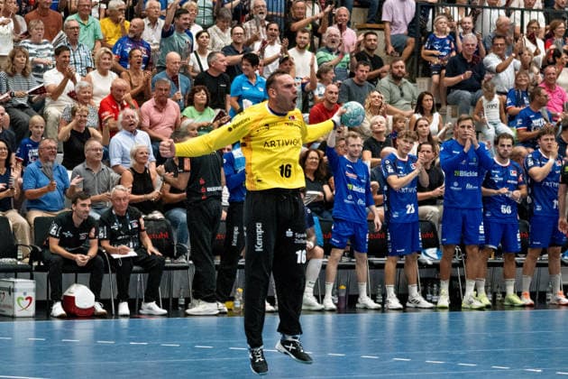 Vladimir Cupara, HBW Balingen Weilstetten, 16, goalkeeper after a spectacular save, pure emotion, HBW Balingen Weilstetten vs. SC Magdeburg, GER, Opel 1 Handball Bundesliga, Championship, Matchday 3, 2026–2027 season, September 6, 2026, Eibner Press Photo by Andreas Ulmer, HBW Balingen Weilstetten vs. SC Magdeburg, GER, Opel 1 Handball Bundesliga, Championship, Matchday 3, 2026–2027 season, September 6, 2026, Balingen Copyright: xEibner-Pressefoto AndreasxUlmerx EP_AUR