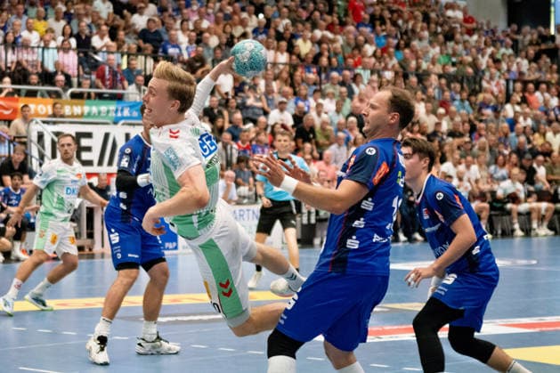 Gisli Thorgeir Kristjansson, SC Magdeburg, 10, scores from the circle; Tobias Heinzelmann, HBW Balingen Weilstetten, 28, arrives too late; HBW Balingen Weilstetten vs. SC Magdeburg, GER, Opel 1 Handball Bundesliga, Championship, Matchday 3, 2026–2027 season, September 6, 2026, Eibner Press Photo: Andreas Ulmer, HBW Balingen Weilstetten vs. SC Magdeburg, GER, Opel 1 Handball Bundesliga, Championship, Matchday 3, 2026–2027 Season, September 6, 2026, Balingen Copyright: xEibner-Pressefoto AndreasxUlmerx EP_AUR