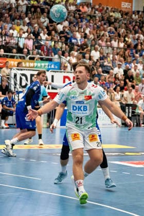 Albin Lagergren, SC Magdeburg, 21, after the shot, stunned, held by Vladimir Cupara, HBW Balingen Weilstetten, 16, goalkeeper, HBW Balingen Weilstetten vs. SC Magdeburg, GER, Opel 1 Handball Bundesliga, Championship, Matchday 3, 2026–2027 season, September 6, 2026, Eibner Press Photo by Andreas Ulmer, HBW Balingen Weilstetten vs. SC Magdeburg, GER, Opel 1 Handball Bundesliga, Championship, Matchday 3, 2026–2027 season, September 6, 2026, Balingen Copyright: xEibner-Pressefoto AndreasxUlmerx EP_AUR