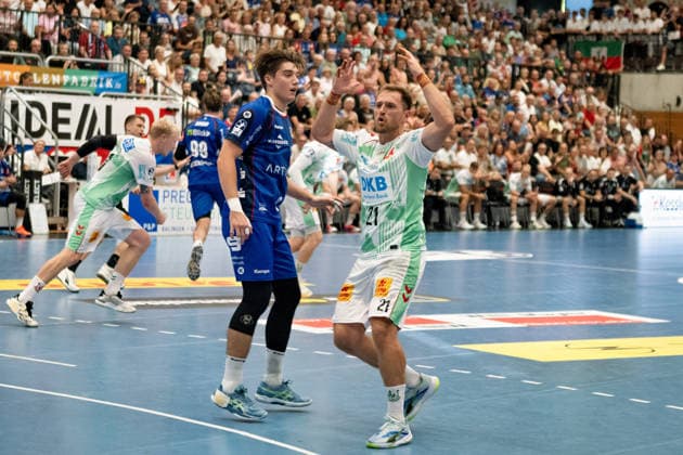 Albin Lagergren, SC Magdeburg, 21, after the shot, stunned, held by Vladimir Cupara, HBW Balingen Weilstetten, 16, goalkeeper, HBW Balingen Weilstetten vs. SC Magdeburg, GER, Opel 1 Handball Bundesliga, Championship, Matchday 3, 2026–2027 season, September 6, 2026, Eibner Press Photo by Andreas Ulmer, HBW Balingen Weilstetten vs. SC Magdeburg, GER, Opel 1 Handball Bundesliga, Championship, Matchday 3, 2026–2027 season, September 6, 2026, Balingen Copyright: xEibner-Pressefoto AndreasxUlmerx EP_AUR