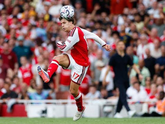 Christos Tzolis of Arsenal crosses the ball Arsenal v Chelsea, Premier League, Football, Emirates Stadium, London, UK - 06 Sep 2026London Emirates Stadium United Kingdom EDITORIAL USE ONLY No use with unauthorised audio, video, data, fixture lists, club league logos or live services. Online in-match use limited to 120 images, no video emulation. No use in betting, games or single club league player publications. Copyright: xMattxImpey Shutterstockx 17137590jk