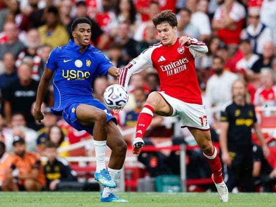 Christos Tzolis of Arsenal battles for the ball against Josh Acheampong of Chelsea Arsenal v Chelsea, Premier League, Football, Emirates Stadium, London, UK - 06 Sep 2026London Emirates Stadium United Kingdom EDITORIAL USE ONLY No use with unauthorised audio, video, data, fixture lists, club league logos or live services. Online in-match use limited to 120 images, no video emulation. No use in betting, games or single club league player publications. Copyright: xMattxImpey Shutterstockx 17137590jd