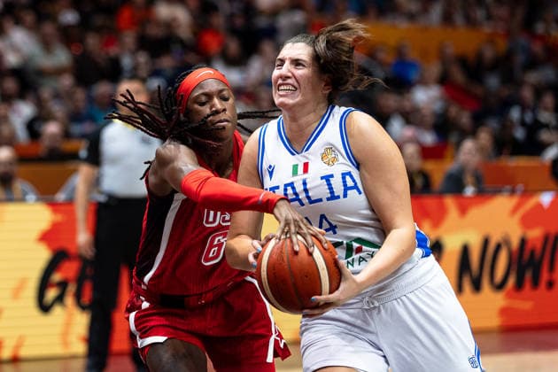 Sara Madera (Italy), 14, in a one-on-one battle with Rhyne Howard (USA), 06, GER, Italy vs. USA, Basketball, 2026 FIBA Women’s World Cup, Group Stage, Matchday 2, September 6, 2026, GER, Italy vs. USA, basketball, 2026 FIBA Women’s World Cup, group stage, Match Day 2, September 6, 2026, Berlin Copyright: xEibner-Pressefoto MaxxVincenx EP_MVN