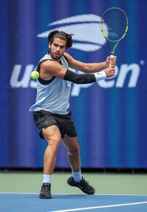 Carlos Alcaraz of Spain in action 2026 US Open, Day Eight, USTA Billie Jean King National Tennis Center, New York, USA - 06 Sep 2026New York USTA Billie Jean King National T New York (NY) United States of America EDITORIAL USE ONLY No use with unauthorised audio, video, data, fixture lists, club league logos or live services. Online in-match use limited to 120 images, no video emulation. No use in betting, games or single club league player publications. Copyright: xEllaxLing Shutterstockx 17137668b