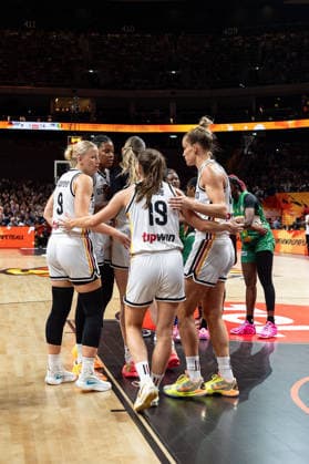 German team during a huddle, Emma Eichmeyer, Germany, 09, Nyara Sabally, Germany, 08, Luisa Geiselsoder, Germany, 15, Britta Daub, Germany, 19, Leonie Fiebich, Germany, 13, GER, Germany vs. Mali, basketball, 2026 FIBA Women’s World Cup, group stage, Matchday 3, September 7, 2026, GER, Germany vs. Mali, basketball, 2026 FIBA Women’s World Cup, group stage, Match Day 3, September 7, 2026, Berlin Copyright: xEibner-Pressefoto MaxxVincenx EP_MVN