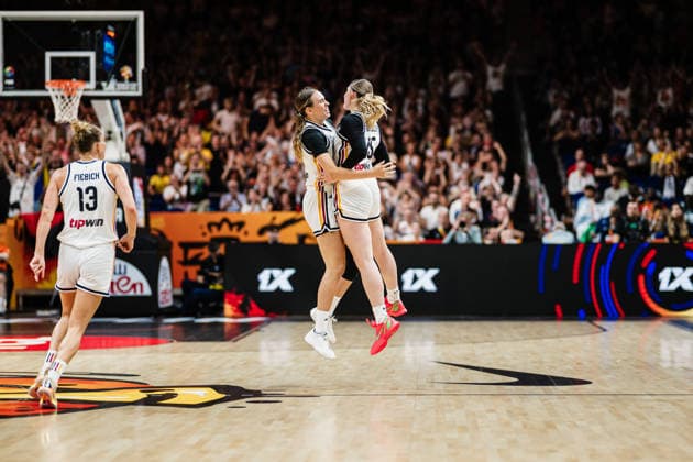 2026 FIBA Women’s Basketball World Cup: Germany vs. Mali, September 7, 2026. Luisa Geiselsoder (Germany, 15) celebrates with Emily Bessoir (Germany, 22). Basketball, FIBA Women’s Basketball World Cup 2026, group stage, Group A, Matchday 3: Germany vs. Mali on September 7, 2026, at the Uber Arena, Berlin Copyright: xBEAUTIFULxSPORTS Tonhäuserx