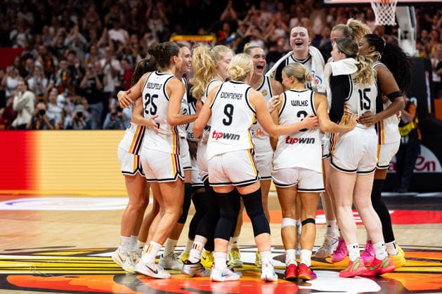German team celebrates after victory at the end of the game, Emma Eichmeyer (Germany), 09, Emily Bessoir (Germany), 22, Frieda Buhner (Germany), 20, Alexandra Wilke (Germany), 03, Luisa Geiselsoder, Germany, 15, Nyara Sabally, Germany, 08, GER, Germany vs. Mali, Basketball, 2026 FIBA Women’s World Cup, Group Stage, Matchday 3, September 7, 2026, GER, Germany vs. Mali, Basketball, 2026 FIBA Women’s World Cup, Group Stage, Match Day 3, September 7, 2026, Berlin Copyright: xEibner-Pressefoto MaxxVincenx EP_MVN
