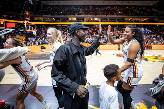Basketball Berlin, September 7, 2026, FIBA Women’s Basketball World Cup Germany 2026, Preliminary Round, Group Germany (GER), Mali (MLI), Dennis Schröder (Schroeder) of Germany, No. 17, Schröder (Schroder) with Nyara Sabally of Germany, No. 08, celebrating
