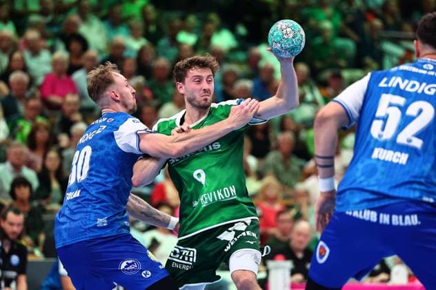 Niklas Theiss (HSG Wetzlar) in a one-on-one battle with Dominik Solak (ThSV Eisenach), GER, HSG Wetzlar vs. ThSV Eisenach, Handball, Opel Handball Bundesliga, Matchday 3, 2026–2027 season, September 7, 2026 GER, HSG Wetzlar vs. ThSV Eisenach, Handball, Opel Handball Bundesliga, Matchday 3, 2026–2027 season, September 7, 2026 Wetzlar Copyright: xEibner-Pressefoto RenexWeissx EP_RWS