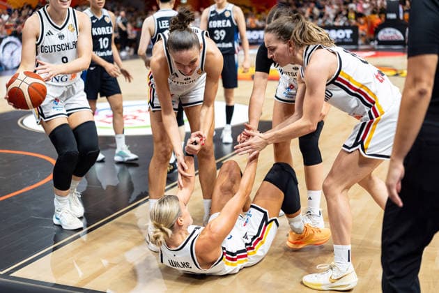Alexandra Wilke (Germany), 3, on the floor; Clara Bielefeld (Germany), 25; Emily Bessoir (Germany), 22; and Britta Daub (Germany), 19, help her up; GER, Germany vs. Korea, basketball, 2026 FIBA Women’s World Cup, quarterfinal qualifier, September 8, 2026, GER, Germany vs. Korea, basketball, FIBA Women s World Cup 2026, quarterfinal qualifier, September 8, 2026, Berlin Copyright: xEibner-Pressefoto MaxxVincenx EP_MVN