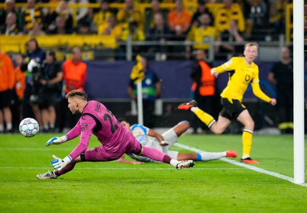 Peter Gulacsi (Villarreal CF), 25, misses a chance to make a save in Borussia Dortmund vs. Villarreal CF, Soccer, UEFA Champions League, Matchday 1, 2026–2027 season, September 8, 2026, Borussia Dortmund vs. Villarreal CF, Soccer, UEFA Champions League, Matchday 1, 2026–2027 Season, September 8, 2026, Dortmund Copyright: xEibner-Pressefoto ScottxColemanx EP_SCN