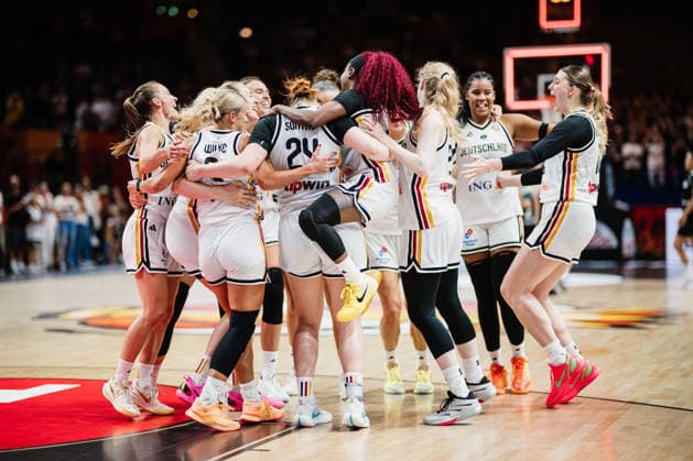 2026 FIBA Women’s Basketball World Cup: Germany vs. South Korea, September 8, 2026. The entire team, Luisa Geiselsoder (Germany), 15, Lina Sontag, Germany, 24, CHEERING, cheering, celebrating, VICTORY, basketball, FIBA Women’s Basketball World Cup 2026, Final Phase, Qualification for the Quarterfinals: Germany vs. South Korea on September 8, 2026, at the Uber Arena, Berlin Copyright: xBEAUTIFULxSPORTS Tonhäuserx