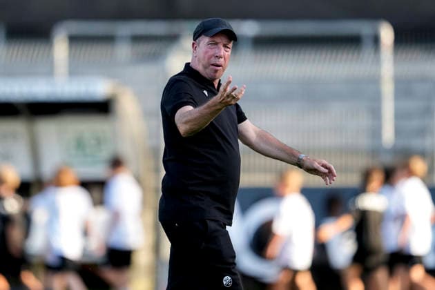 Markus Kauczinski, coach and head coach of SVS, gives instructions, gesturing with his arms; single frame, single photo, action, 08 09 2026, Sandhausen, Germany, soccer, Regionalliga Südwest, SV Sandhausen vs. SGV Heilbronn Freiberg xozx