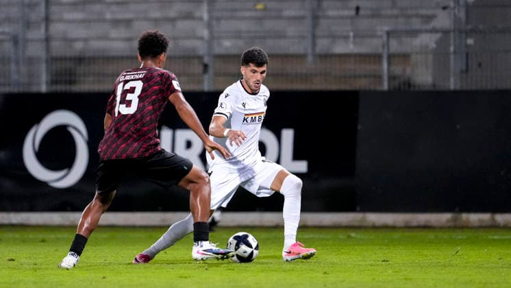v li James Ojiekhai SGV, 13, Mert Tasdelen SVS, 11, tackle, game scene, duel, tackle, tackling, dynamics, action, 08 09 2026, Sandhausen, Germany, soccer, Regionalliga Southwest, SV Sandhausen vs. SGV Heilbronn Freiberg xozx