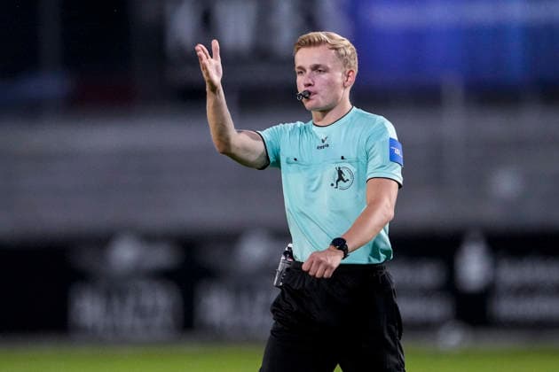 Sebastian Hilsberg, referee, giving instructions, gesturing, waving his arms, single frame, single photo, action, September 8, 2026, Sandhausen, Germany, soccer, Regionalliga Südwest, SV Sandhausen vs. SGV Heilbronn Freiberg xozx