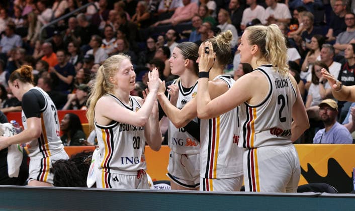 Frieda Bühner high-fives Luisa Geiselsöder, Leonie Fiebich, and Marie Gülich. Upper Body Workout, Basketball, FIBA World Cup, Women s World Championship, 2026-2027 Season, August 9, 2026, DBB, Germany (GER) vs. South Korea (KOR)