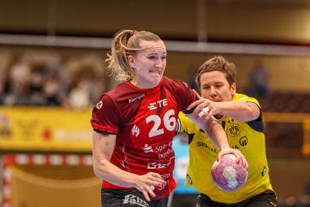 GER, Bensheim, HSG Bensheim Auerbach Flames vs. Borussia Dortmund, Alsco Women s Handball Bundesliga, Handball, DHB, 2026–2027 Season, Weststadthalle Bensheim, Matchday 3 in pictures (from left): Cara Reuthal, Bensheim Flames Women s Team 26, Alina Grijseels, BVB Borussia Dortmund Women’s Team 4. DFB and DFL regulations prohibit any use of photographs as image sequences and or quasi-video. September 9, 2026 Copyright: HMBxMedia HendrikxHamelau