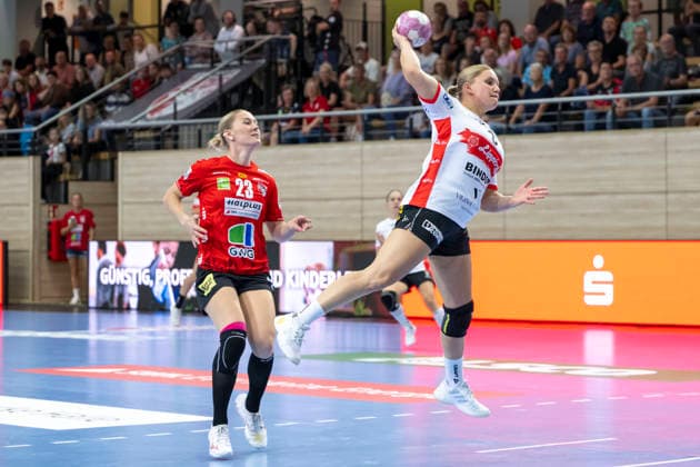 Alsco Women s Handball Bundesliga, 2026–2027 Season: SV Union Halle Neustadt vs. HSG Blomberg Lippe, Halle, Germany, September 9, 2026. Pictured, from left: Marie Polakova (Halle) and Laura Rüffieux (Blomberg), Halle an der Saale, SWH Arena, Saxony-Anhalt, Germany