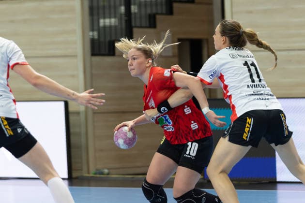 Viktoria Marksteiner, Halle, 10, Isabelle Axmann, Blomberg, 11, SV Union Halle Neustadt vs. HSG Blomberg Lippe, Women’s Handball Bundesliga 1, Matchday 3 of the 2026–27 season, September 9, 2026, Halle, SWH Arena, Saxony-Anhalt, Germany