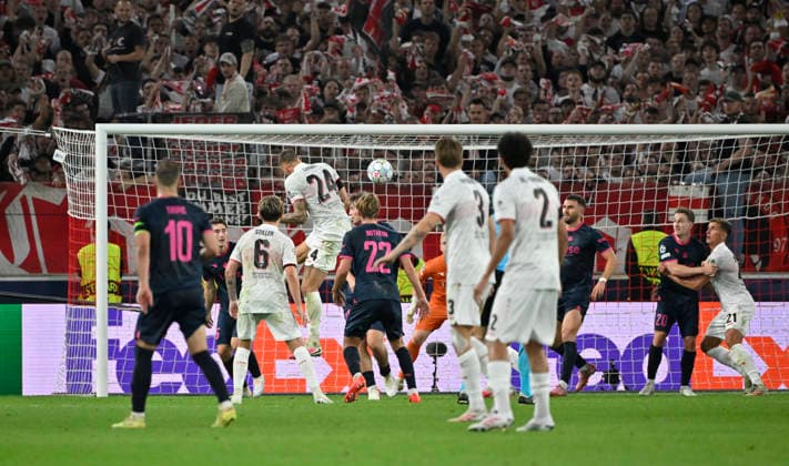 Penalty area play, Goalmouth action, header duel, tackle, action, Jeff Chabot, VfB Stuttgart 24, shot on goal, action, scoring chance, Champions League, VfB Stuttgart vs. Viking FK Stavanger, September 9, 2026. DFL regulations prohibit any use of photographs as IIMAGE SEQUENCES AND OR QUASI-VIDEO Champions League VfB Stuttgart vs. Viking FK Stavanger