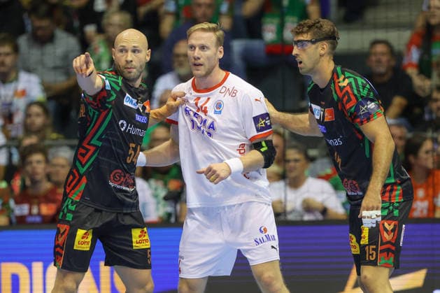 September 9, 2026, xtgx, Handball Champions League, SC Magdeburg Kolstad Handbold emspor, from left: Oscar Bergendahl (Magdeburg), 54, Magnus Gullerud (Kolstad), 14, Antonio Serradilla Cuenca (Magdeburg), 15, duel, battle, tackle (Magdeburg)