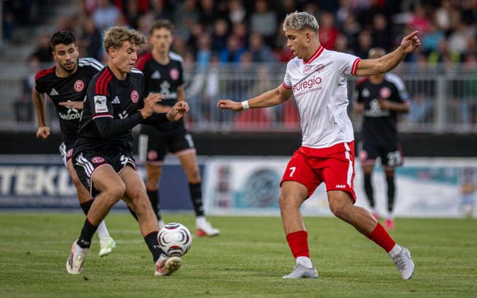 Soccer, 2026–2027 Season, Lower Rhine Cup, September 9, 2026, First Round, Men’s, SV Biemenhorst White vs. Fortuna Düsseldorf Black; from left: Elias Arden (Fortuna Düsseldorf), Max Peerenboom (SV Biemenhorst); Bocholt, Stadion am Huenting, Germany 260909_fb_sv-biemenhorst_fortuna-duesseldorf_58626