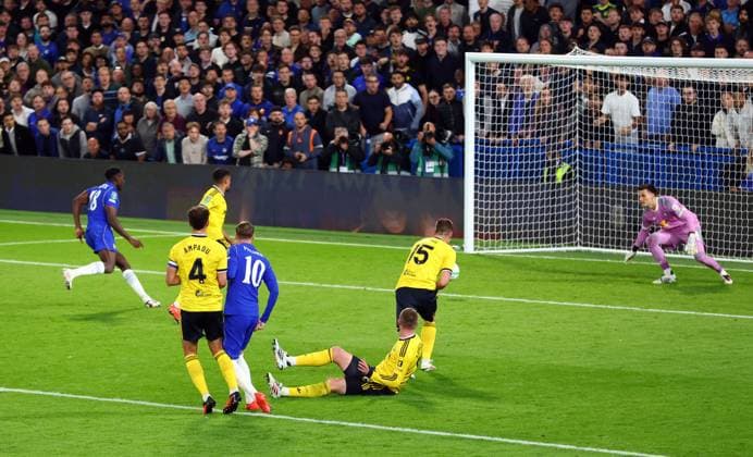 Cole Palmer of Chelsea scores a goal to make the score 2-2 Chelsea v Leeds United, EFL Carabao Cup, Third Round, Football, Stamford Bridge, London, UK - 09 Sep 2026London Stamford Bridge United Kingdom EDITORIAL USE ONLY No use with unauthorised audio, video, data, fixture lists, club league logos or live services. Online in-match use limited to 120 images, no video emulation. No use in betting, games or single club league player publications. Copyright: xKieranxMcManus Shutterstockx 17140215ap