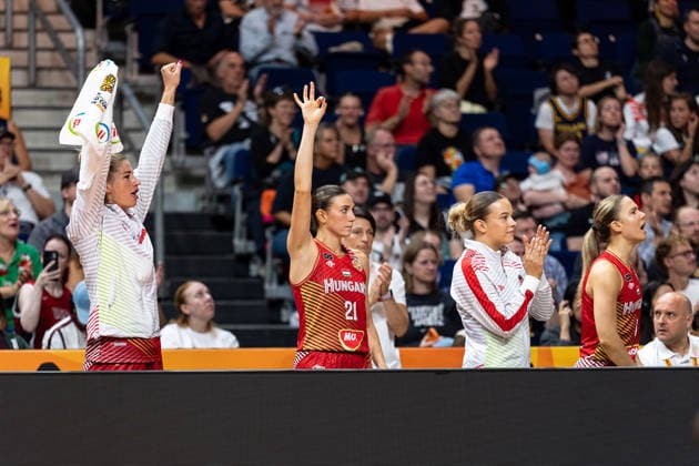 Hungary s bench cheers; Reka Lelik (Hungary, 21); GER, USA vs. Hungary; Basketball; FIBA Women s World Cup 2026; Quarterfinals, September 10, 2026 GER, USA vs. Hungary, Basketball, 2026 FIBA Women’s World Cup, Quarterfinals, September 10, 2026 Berlin Copyright: xEibner-Pressefoto MaxxVincenx EP_MVN