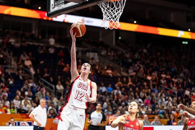 Caitlin Clark (USA), No. 12, on a layup; Veronika Kanyasi (Hungary), No. 07; GER, USA vs. Hungary, Basketball, 2026 FIBA Women s World Cup, Quarterfinals, September 10, 2026, USA vs. Hungary, Basketball, 2026 FIBA Women’s World Cup, Quarterfinals, September 10, 2026, Berlin Copyright: xEibner-Pressefoto MaxxVincenx EP_MVN