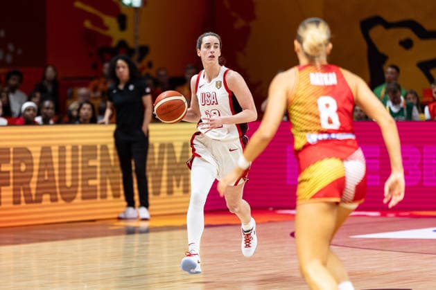 Caitlin Clark (USA), No. 12, dribbling; Eszter Ratkai (Hungary), No. 08; GER, USA vs. Hungary, Basketball, FIBA Women s World Cup 2026, Quarterfinals, September 10, 2026, GER, USA vs. Hungary, Basketball, 2026 FIBA Women s World Cup, Quarterfinals, September 10, 2026, Berlin Copyright: xEibner-Pressefoto MaxxVincenx EP_MVN