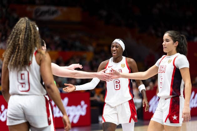 The U.S. team celebrates: Kiki Iriafen (USA, 09), Rhyne Howard (USA, 06), and Sonia Citron (USA, 05), Germany, USA vs. Hungary, Basketball, 2026 FIBA Women’s World Cup, Quarterfinals, September 10, 2026, GER, USA vs. Hungary, Basketball, 2026 FIBA Women’s World Cup, Quarterfinals, September 10, 2026, Berlin Copyright: xEibner-Pressefoto MaxxVincenx EP_MVN