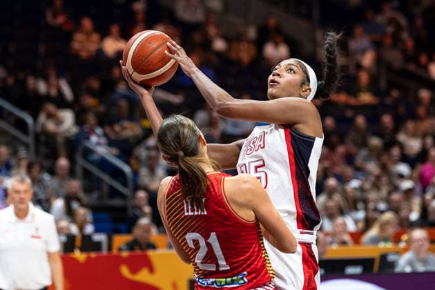 Angel Reese (USA), 15, shooting; Reka Lelik (Hungary), 21; GER, USA vs. Hungary, Basketball, 2026 FIBA Women s World Cup, Quarterfinals, September 10, 2026, USA vs. Hungary, Basketball, 2026 FIBA Women’s World Cup, Quarterfinals, September 10, 2026, Berlin Copyright: xEibner-Pressefoto MaxxVincenx EP_MVN
